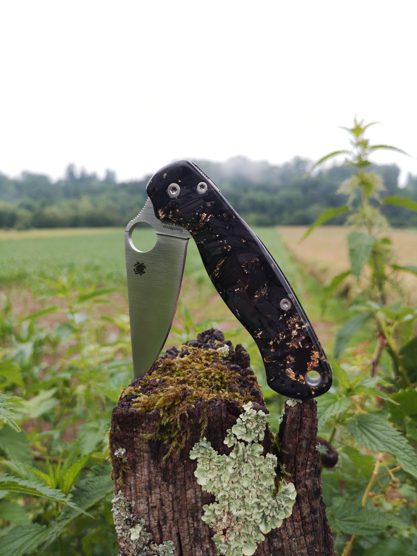 Scales in Shredded carbon for Spyderco Paramilitary 2