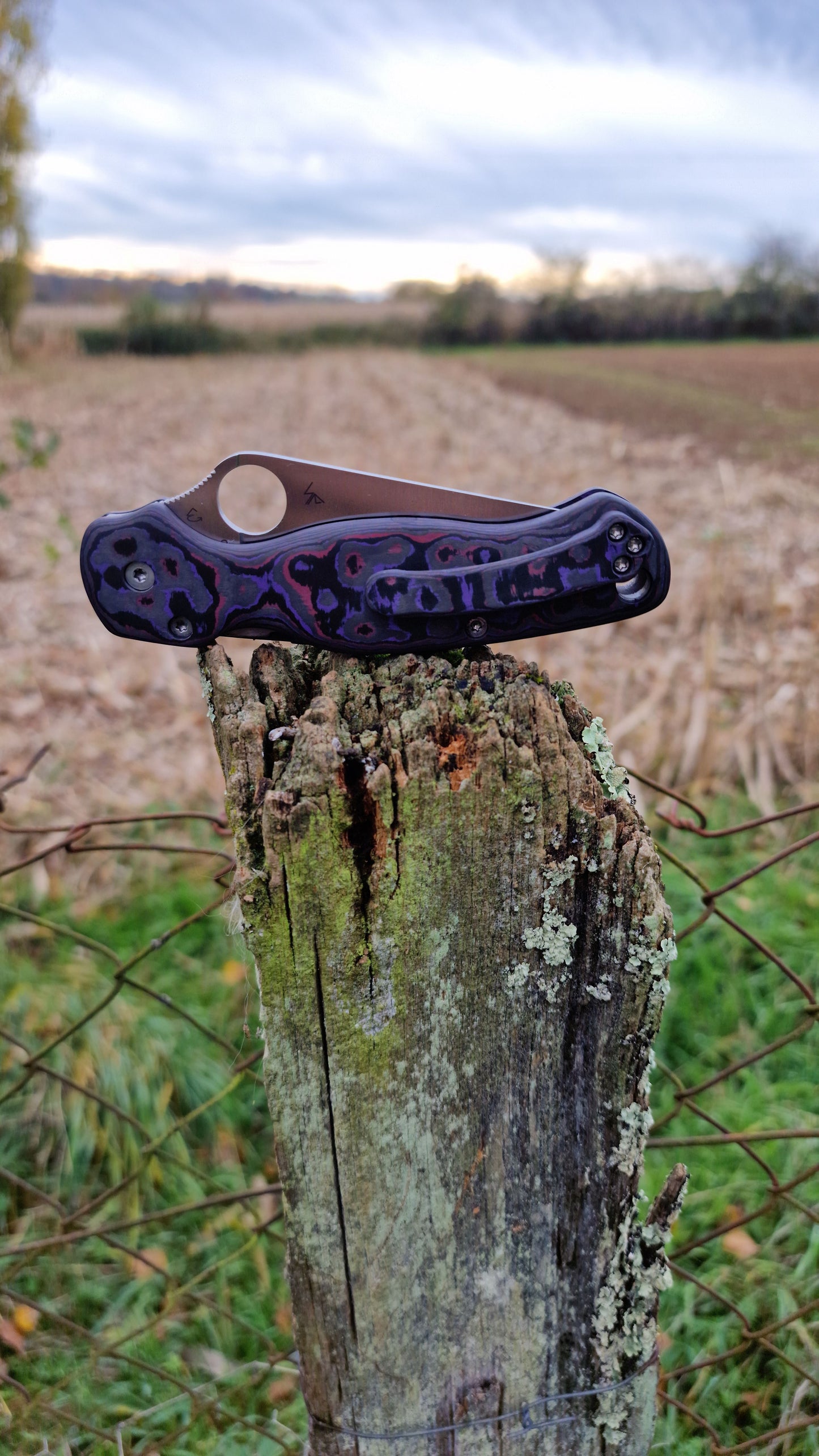 Scales in Carbon by Fatcarbon for Spyderco Paramilitary 2 with assorted clip and backspacer
