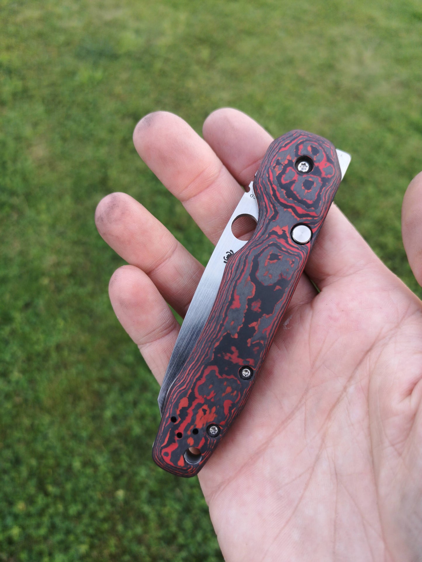 Scales in Carbon by Fatcarbon for Spyderco Smock