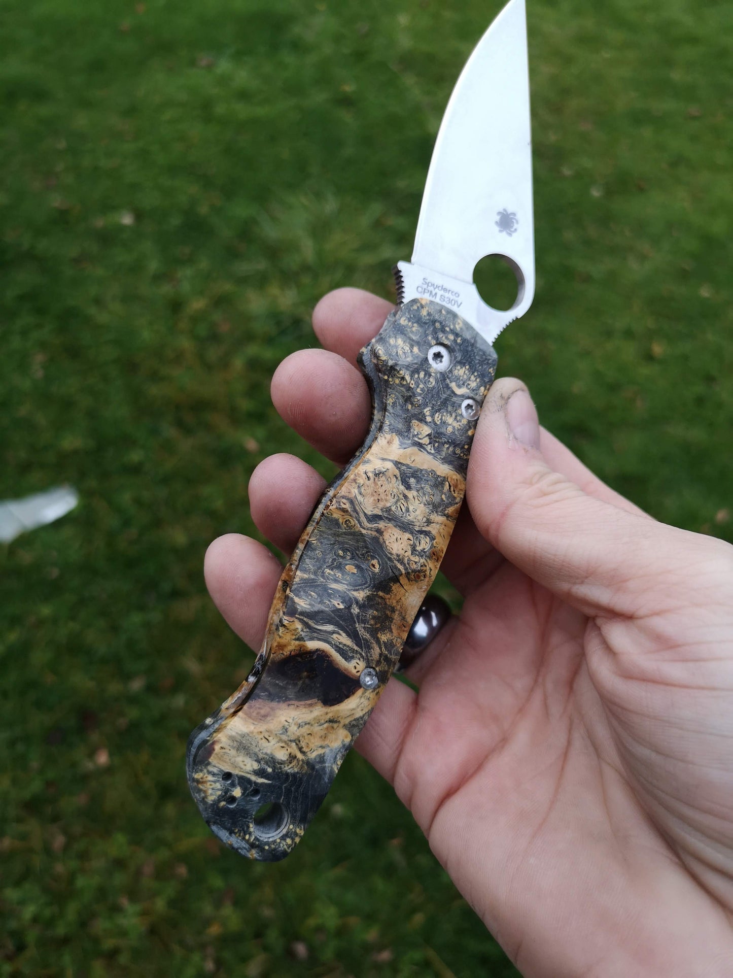 Scales in stabilized wood for Spyderco Paramilitary 2