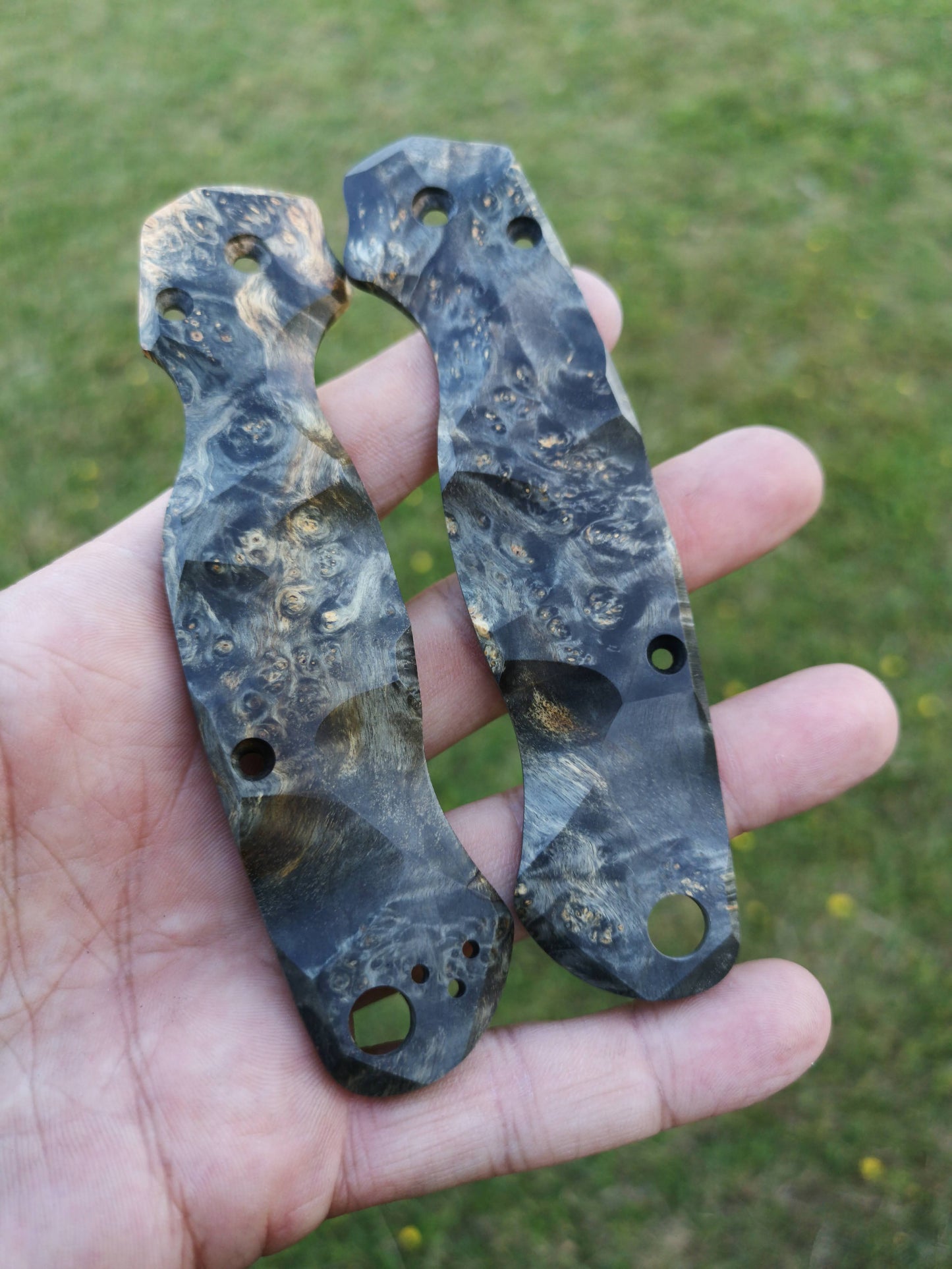 Scales in stabilized wood for Spyderco Paramilitary 2
