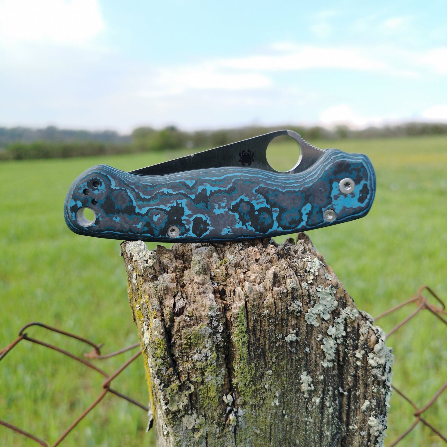 Scales in Carbon by Fatcarbon for Spyderco Paramilitary 2