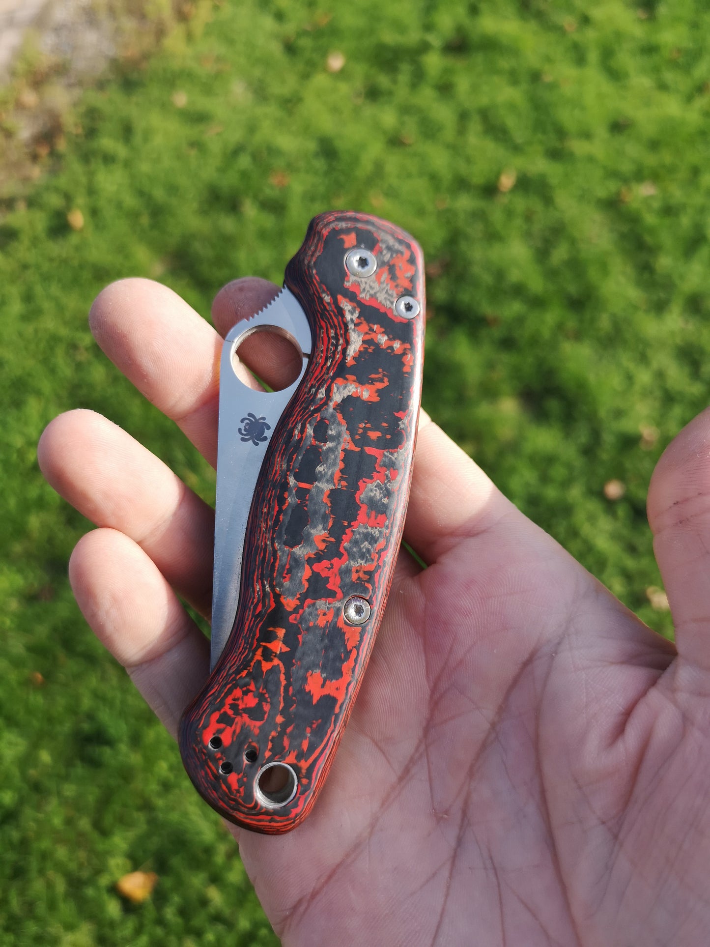 Scales in Carbon by Fatcarbon for Spyderco Paramilitary 2