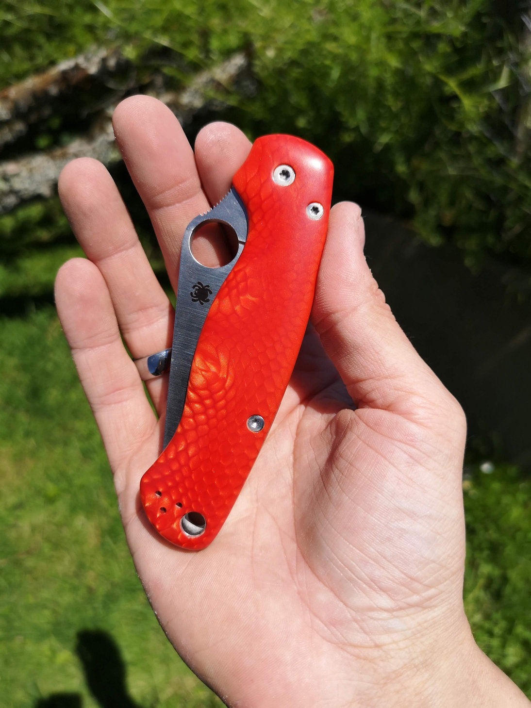 Scales in Juma snake for Spyderco Paramilitary 2