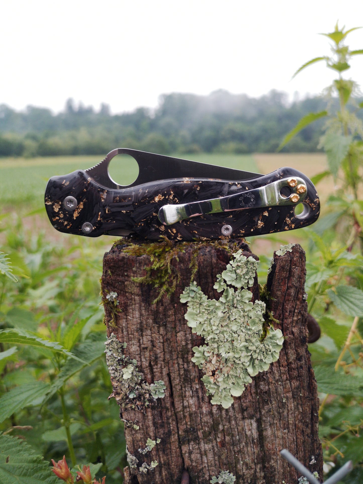 Scales in Shredded carbon for Spyderco Paramilitary 2