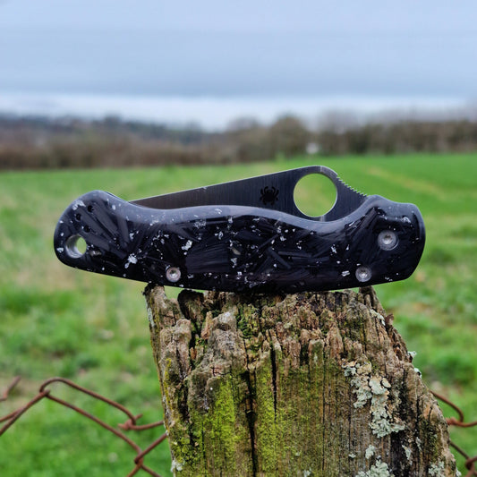Scales in Shredded carbon for Spyderco Paramilitary 2