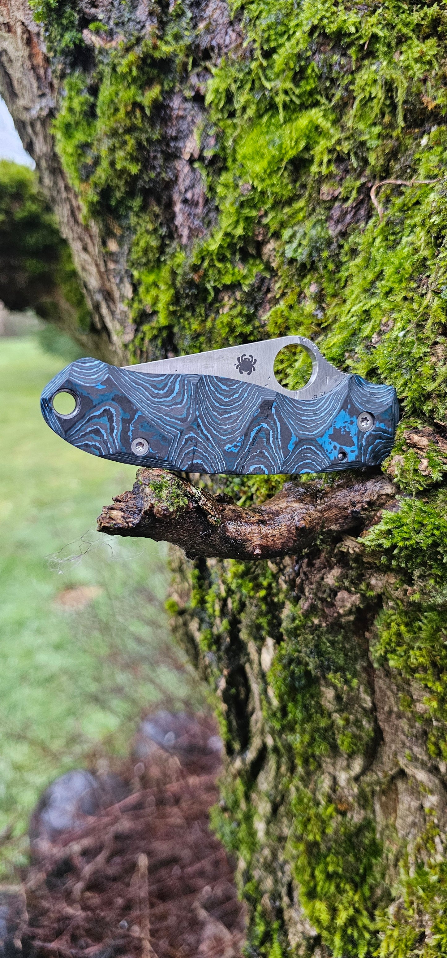 Scales in Carbon by Fatcarbon for Spyderco Para 3