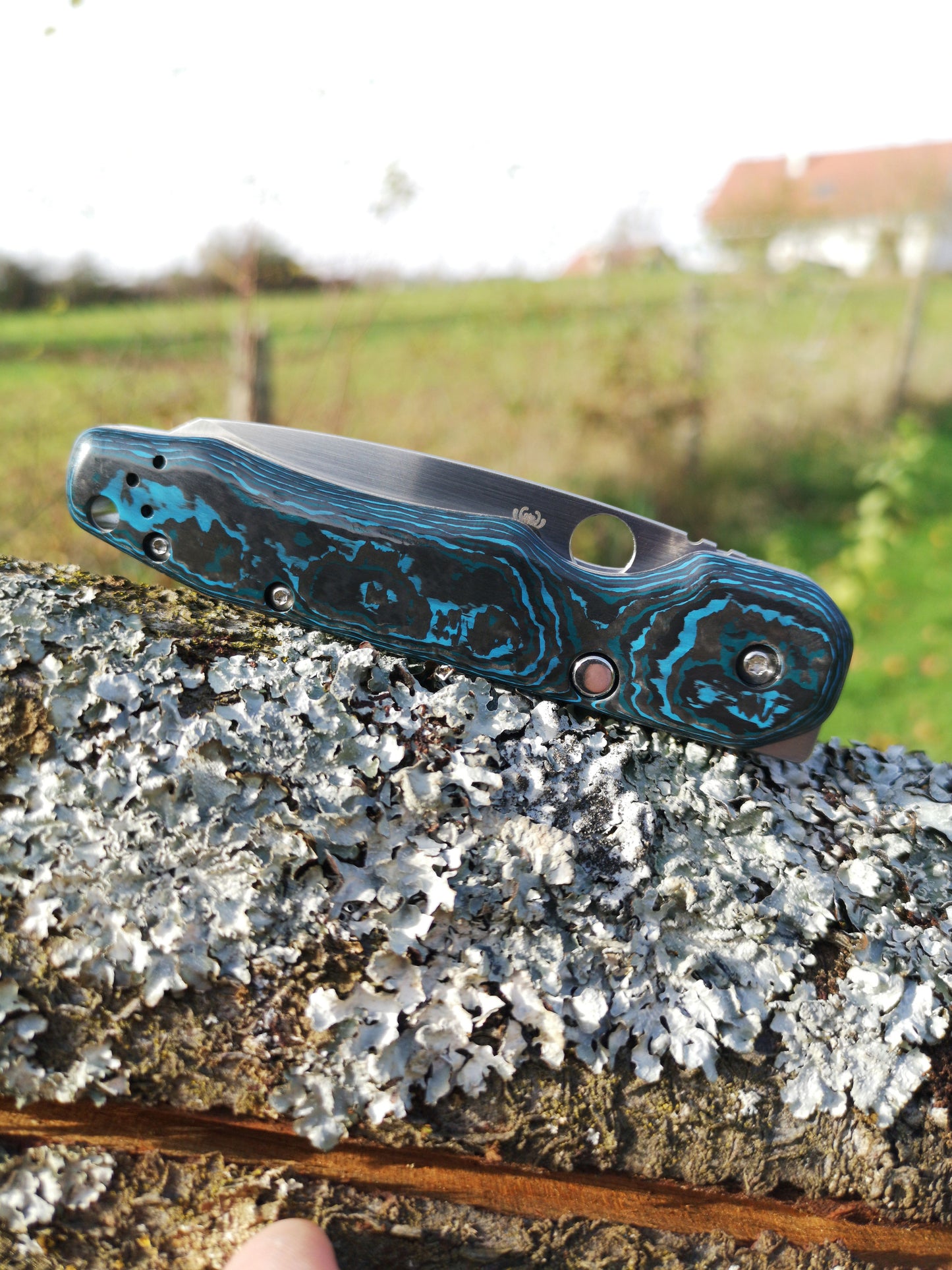 Scales in Carbon by Fatcarbon for Spyderco Smock