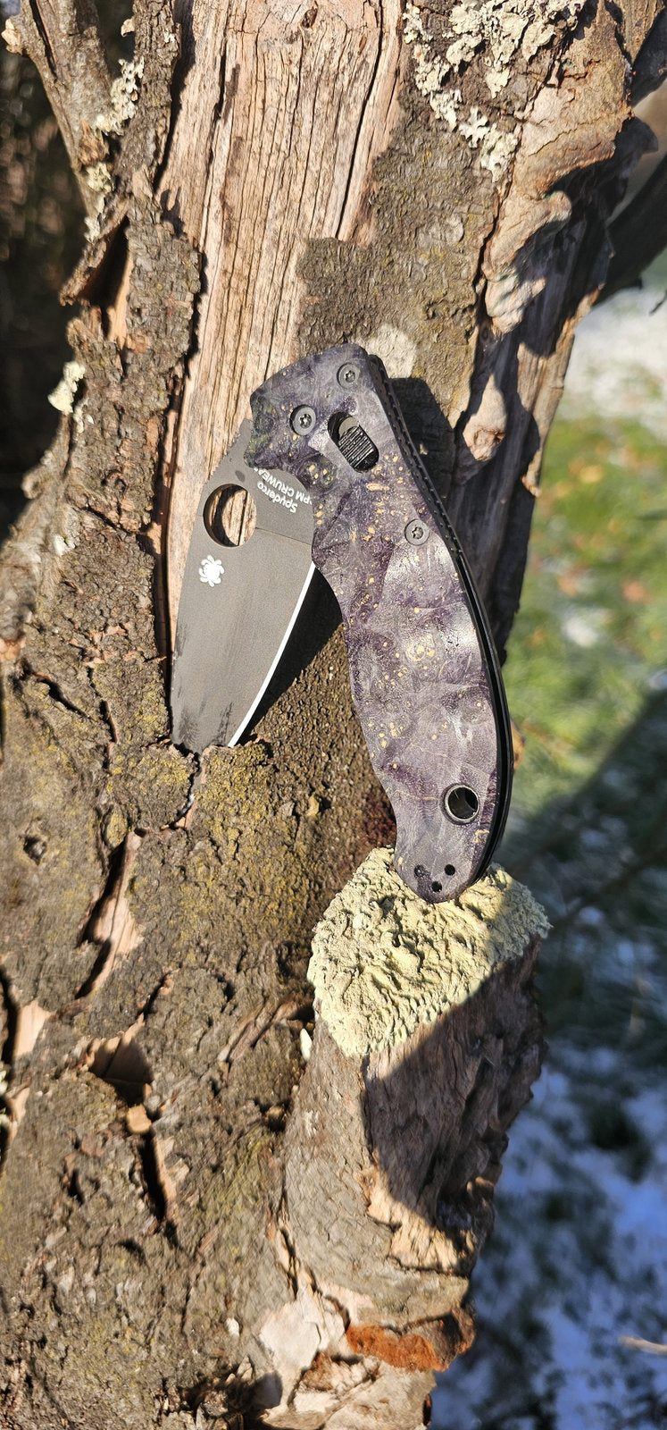 Scales in stabilized wood for Spyderco Manix 2