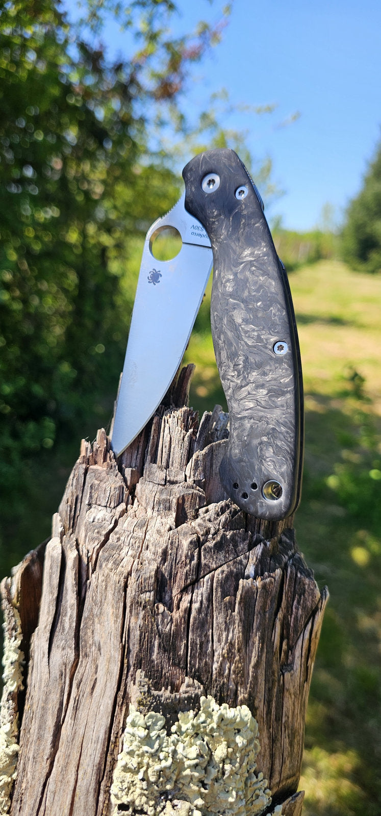 Scales in Carbon by Fatcarbon for Spyderco Military 2