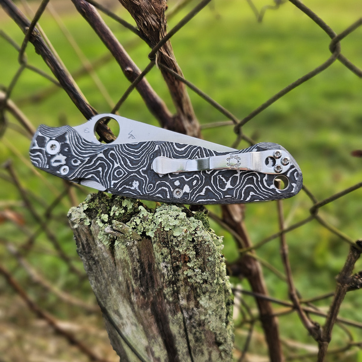 Scales in Carbon by Fatcarbon for Spyderco Military 2