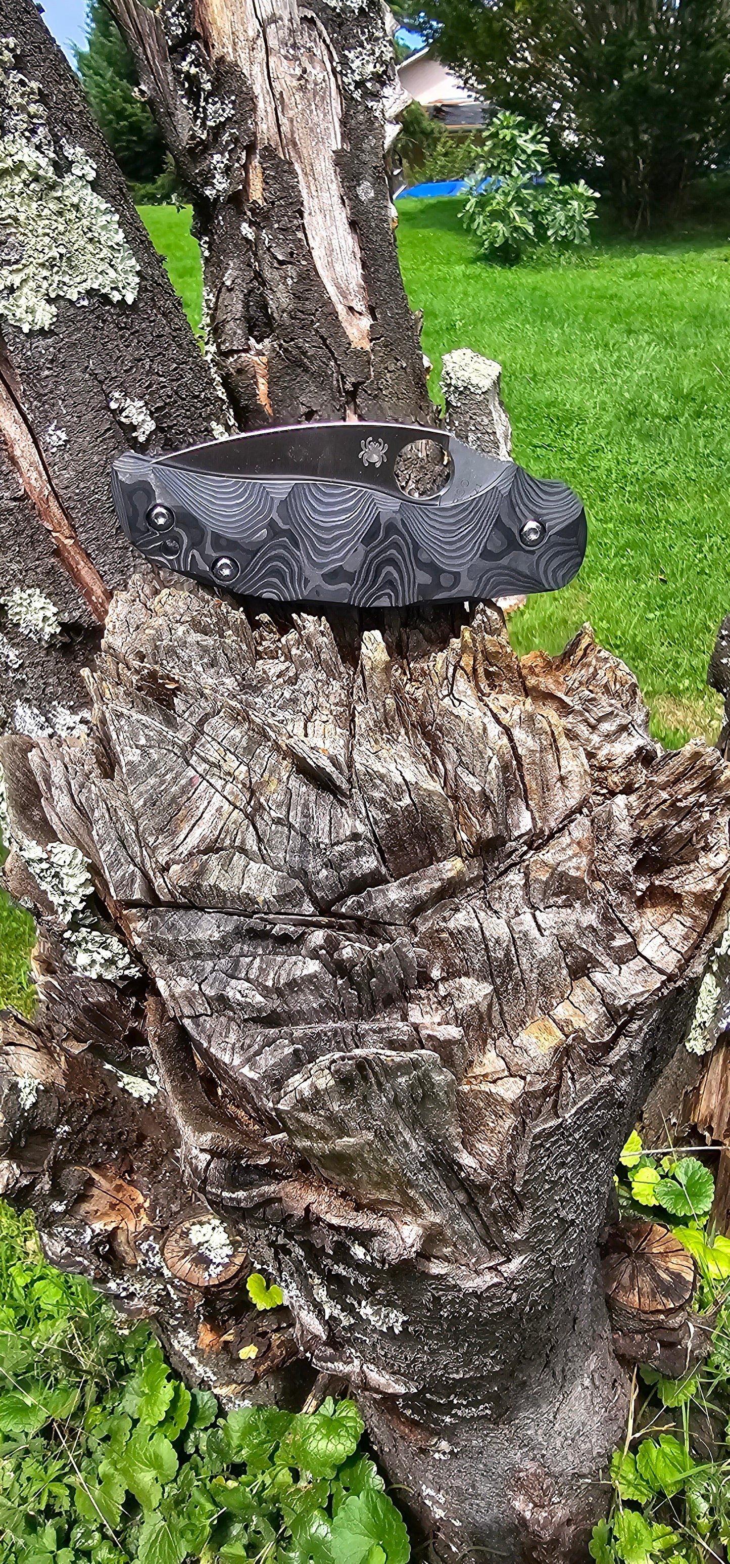 Scales in Carbon by Fatcarbon for Spyderco Sage 5 and 6