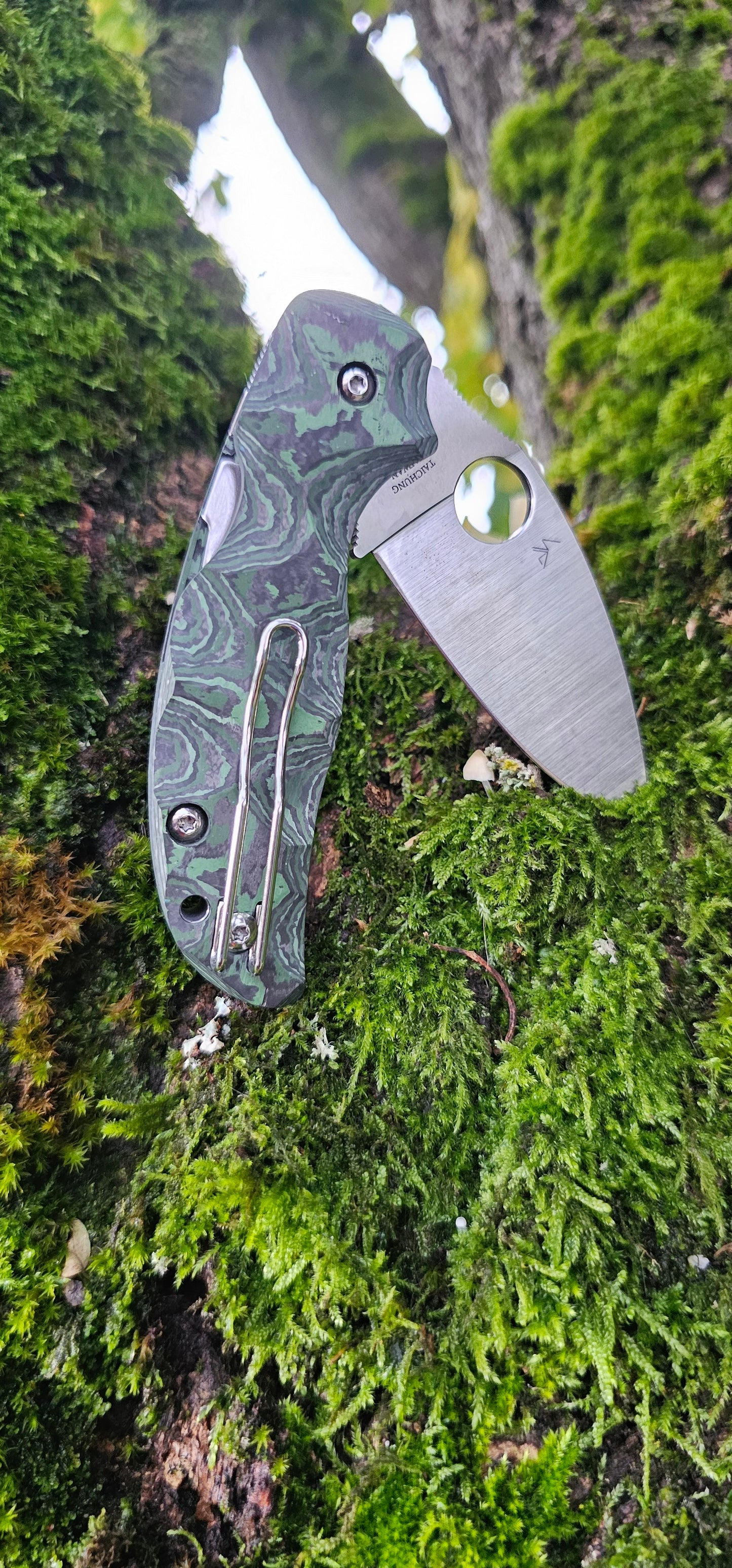 Scales in Carbon by Fatcarbon for Spyderco Sage 5 and 6