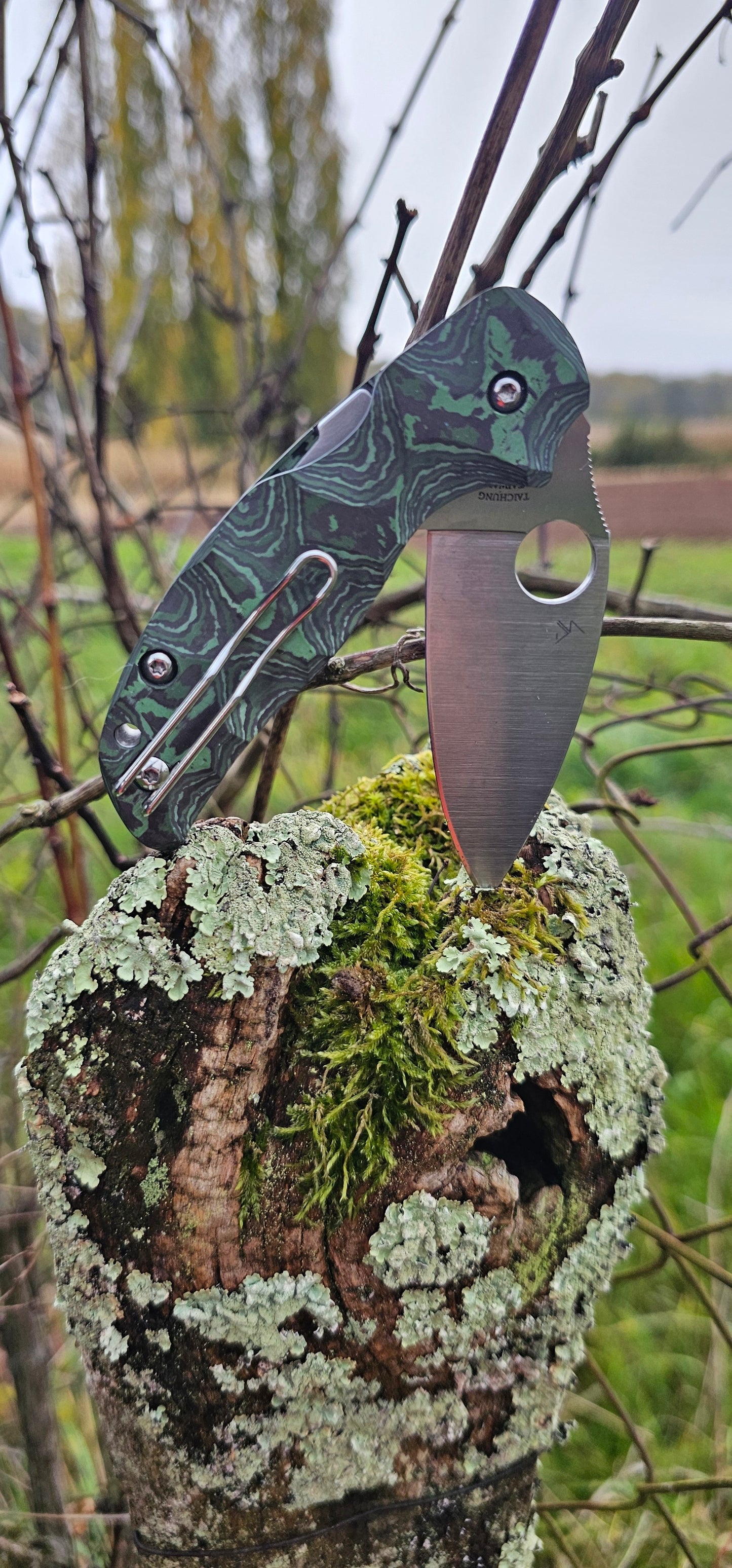 Scales in Carbon by Fatcarbon for Spyderco Sage 5 and 6