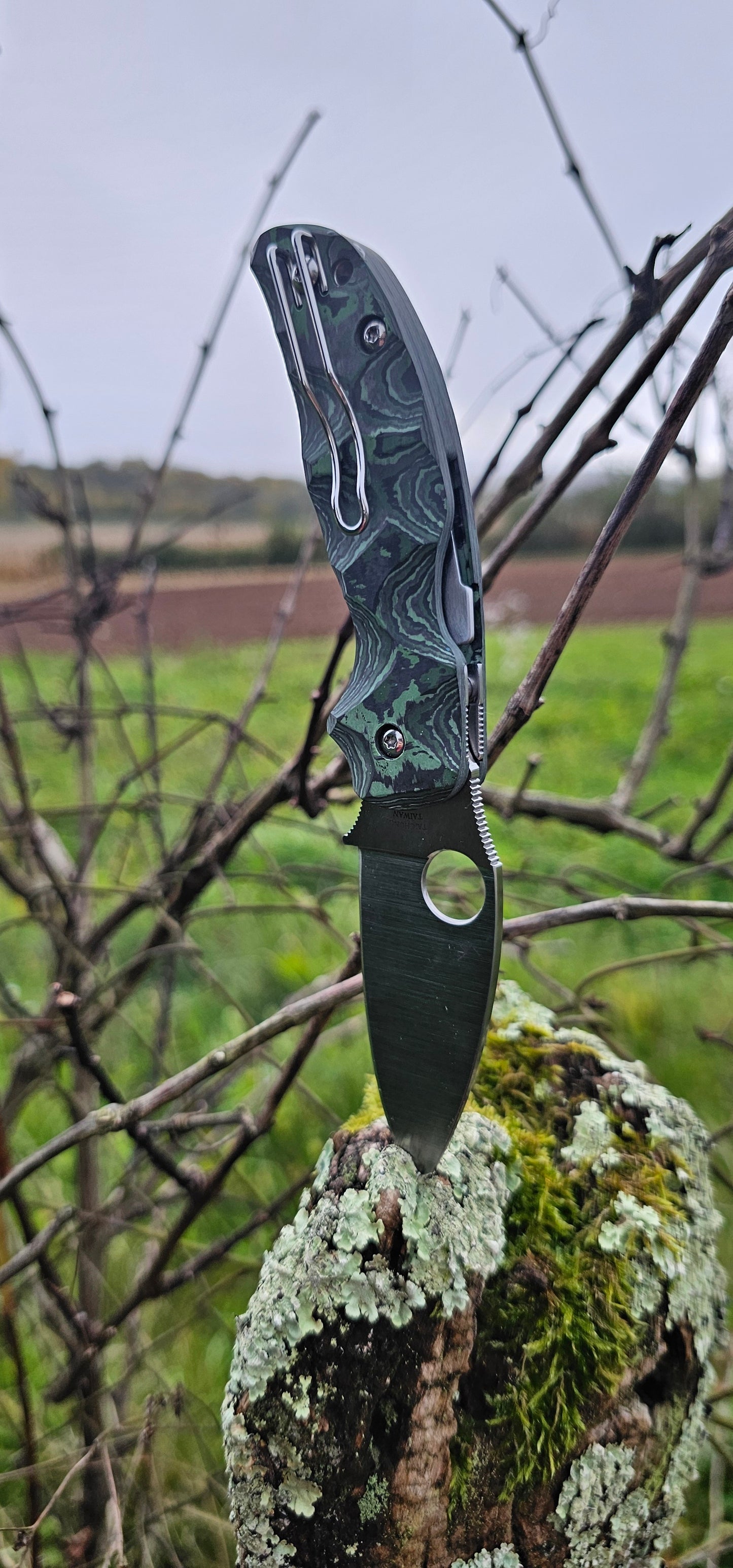 Scales in Carbon by Fatcarbon for Spyderco Sage 5 and 6