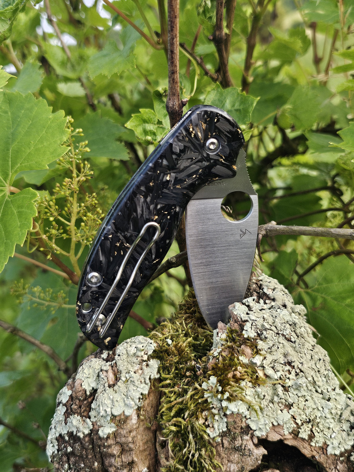 Scales in Shredded carbon for Spyderco Sage 5, 5LW or 6
