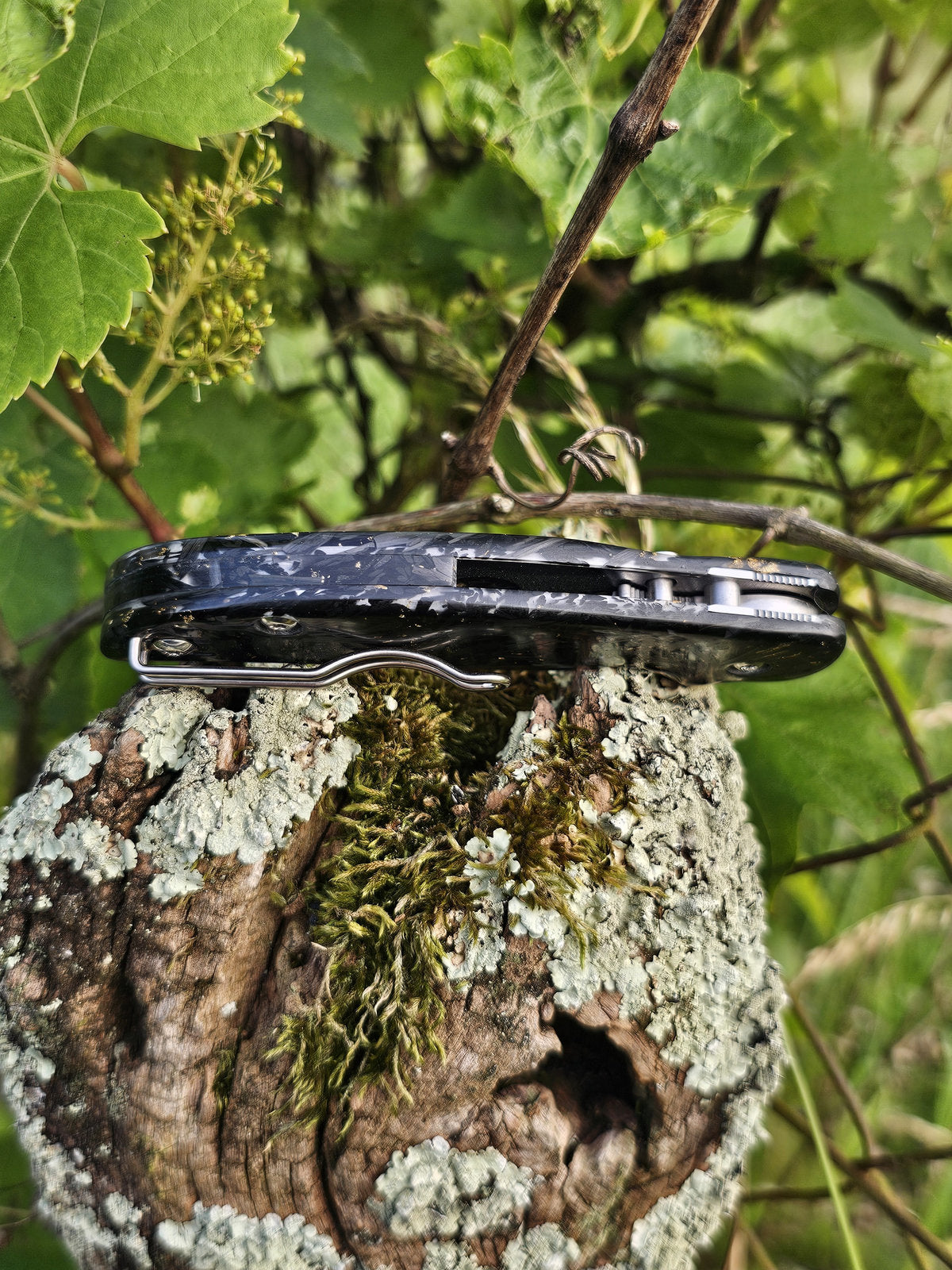 Scales in Shredded carbon for Spyderco Sage 5, 5LW or 6