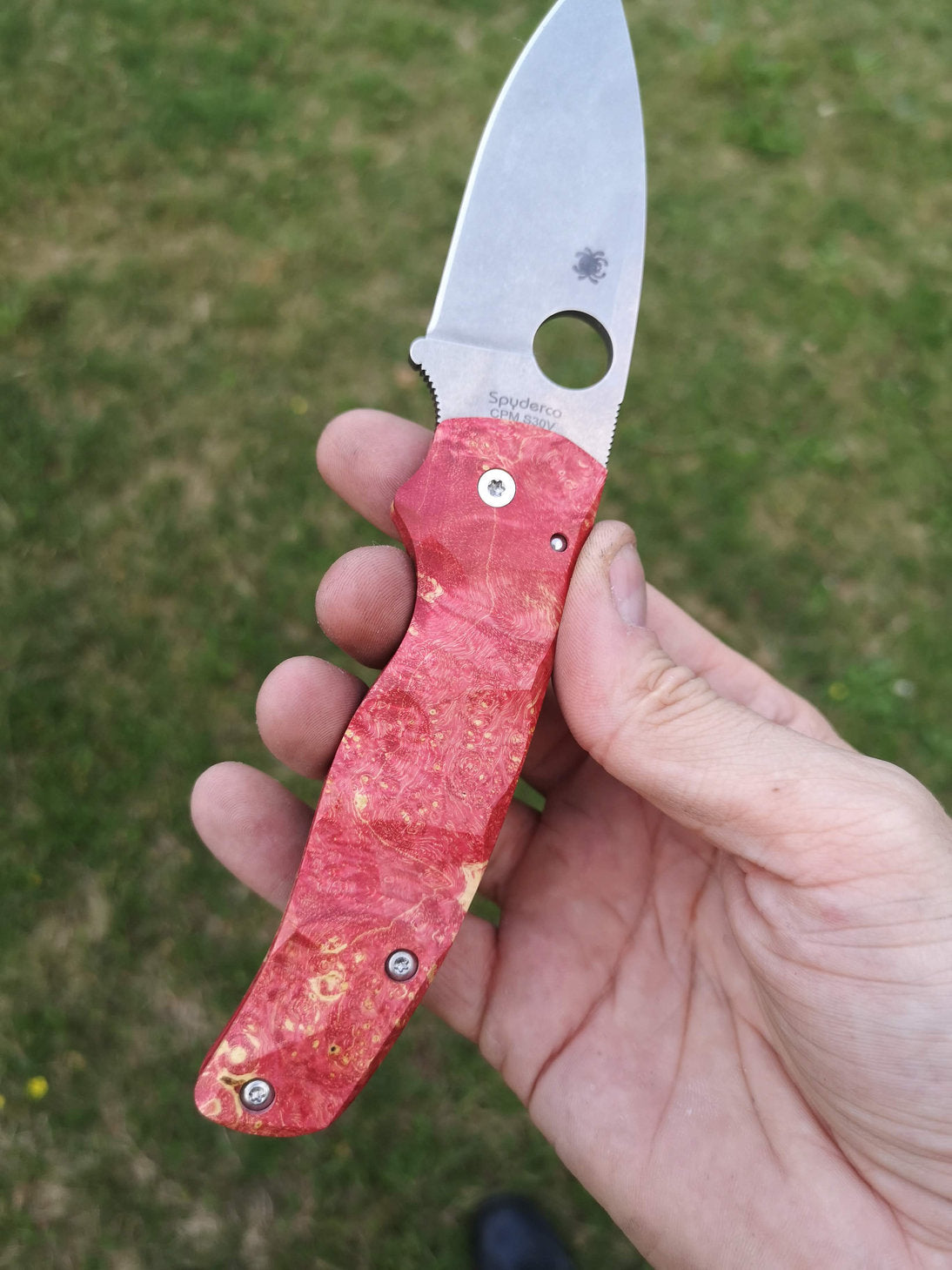 Scales in stabilized wood for Spyderco Shaman
