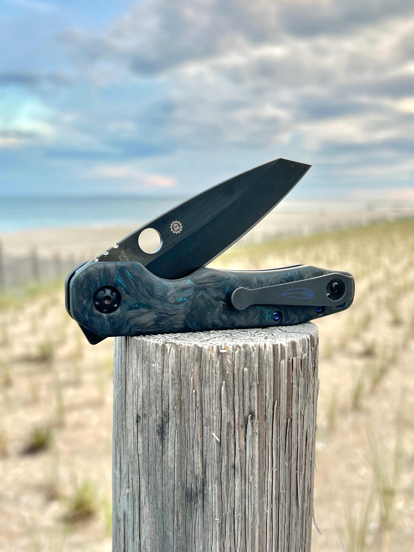 Scales in Carbon by Fatcarbon for Spyderco Smock