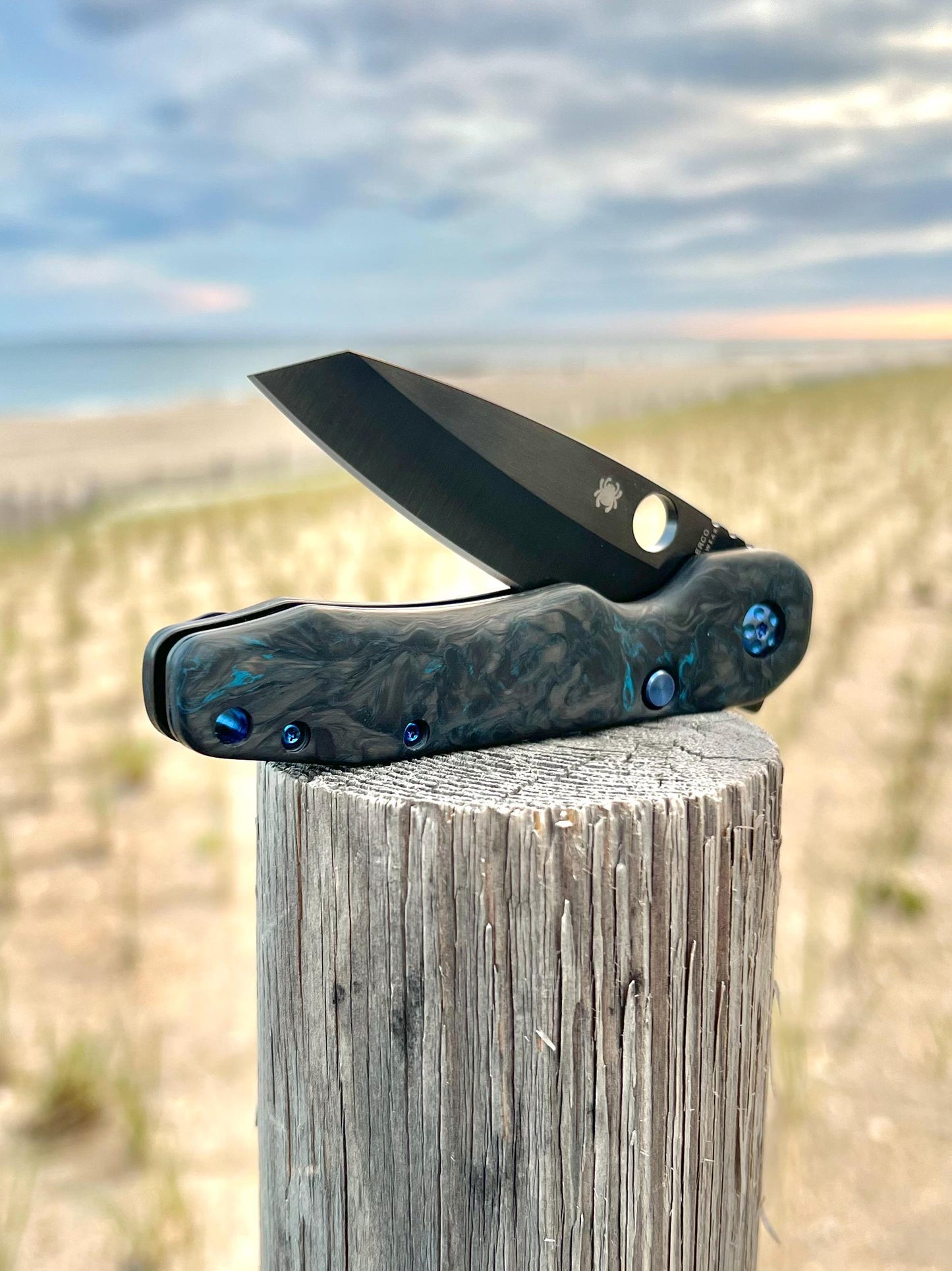 Scales in Carbon by Fatcarbon for Spyderco Smock
