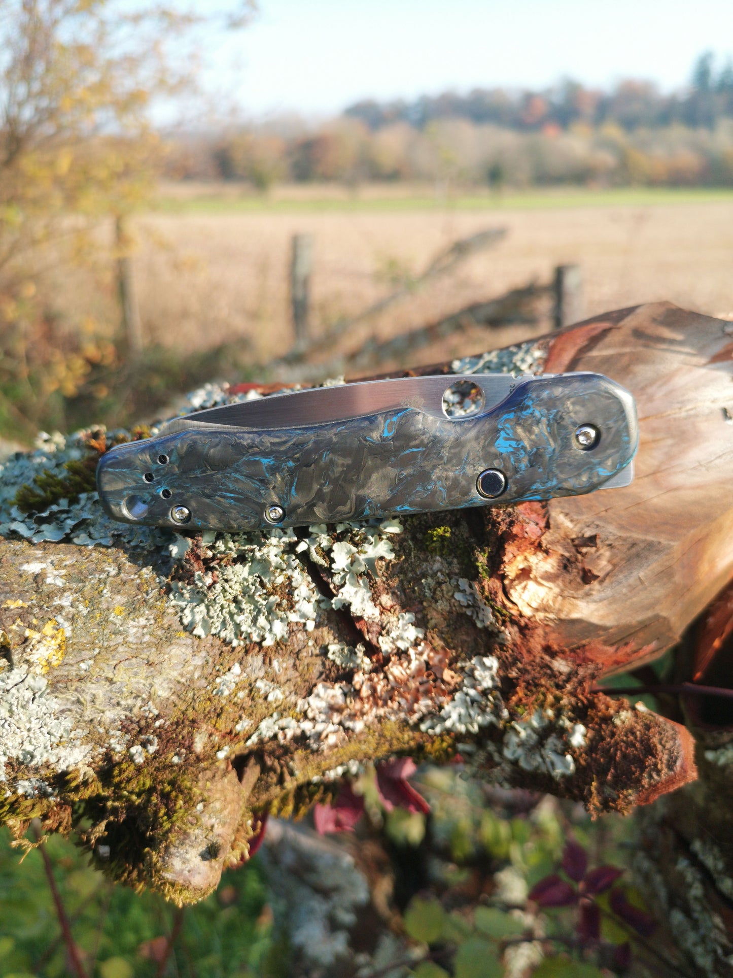 Scales in Carbon by Fatcarbon for Spyderco Smock