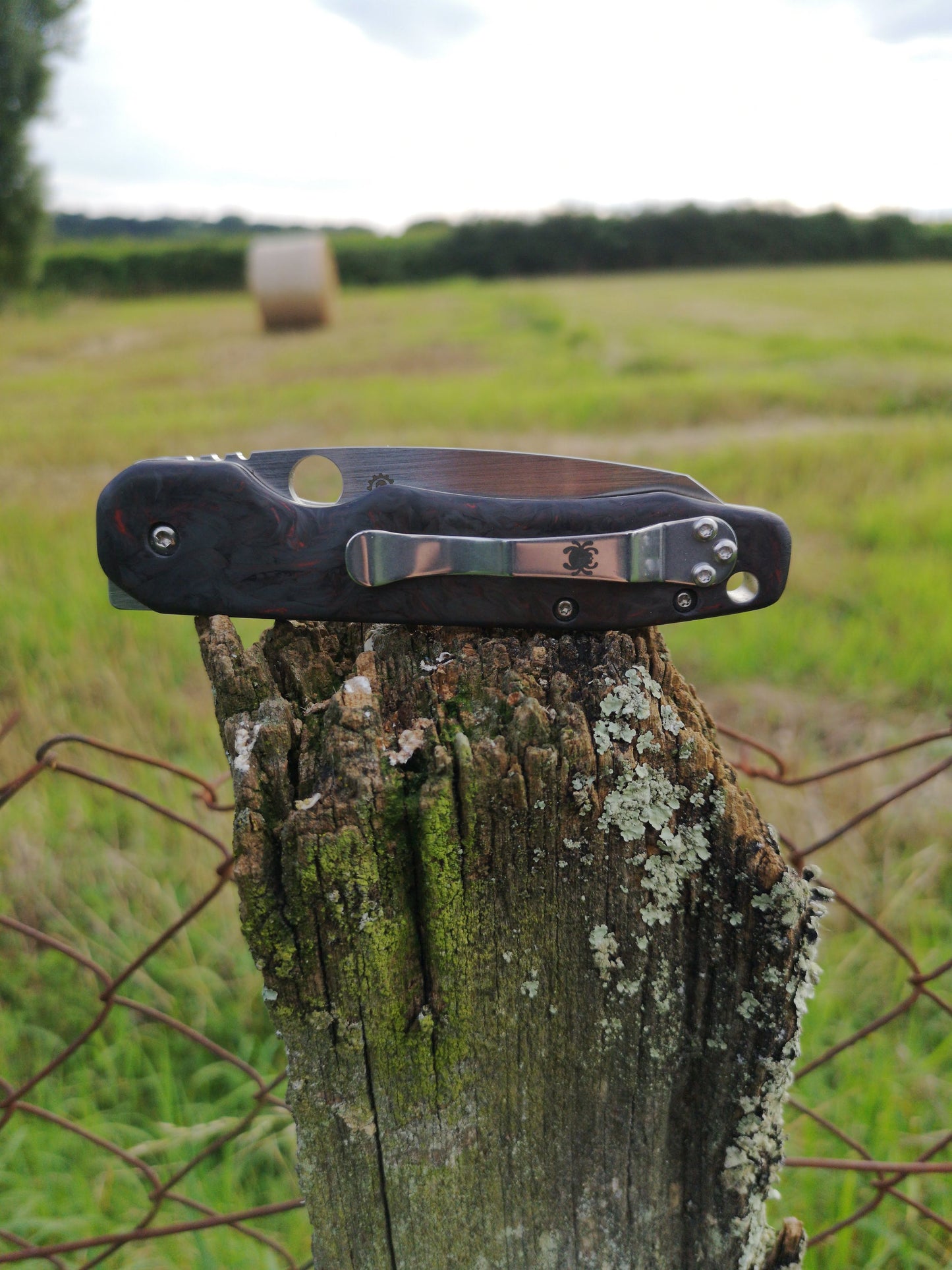 Scales in Carbon by Fatcarbon for Spyderco Smock