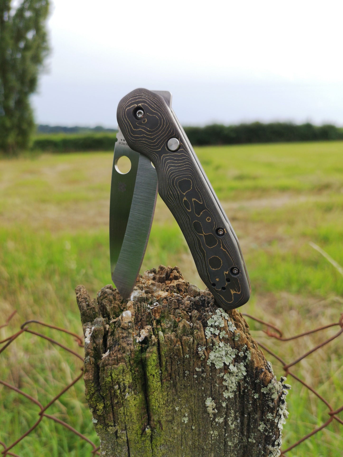 Scales in Carbon by Fatcarbon for Spyderco Smock