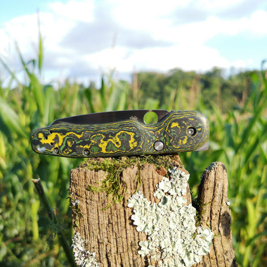 Scales in Carbon by Fatcarbon for Spyderco Smock