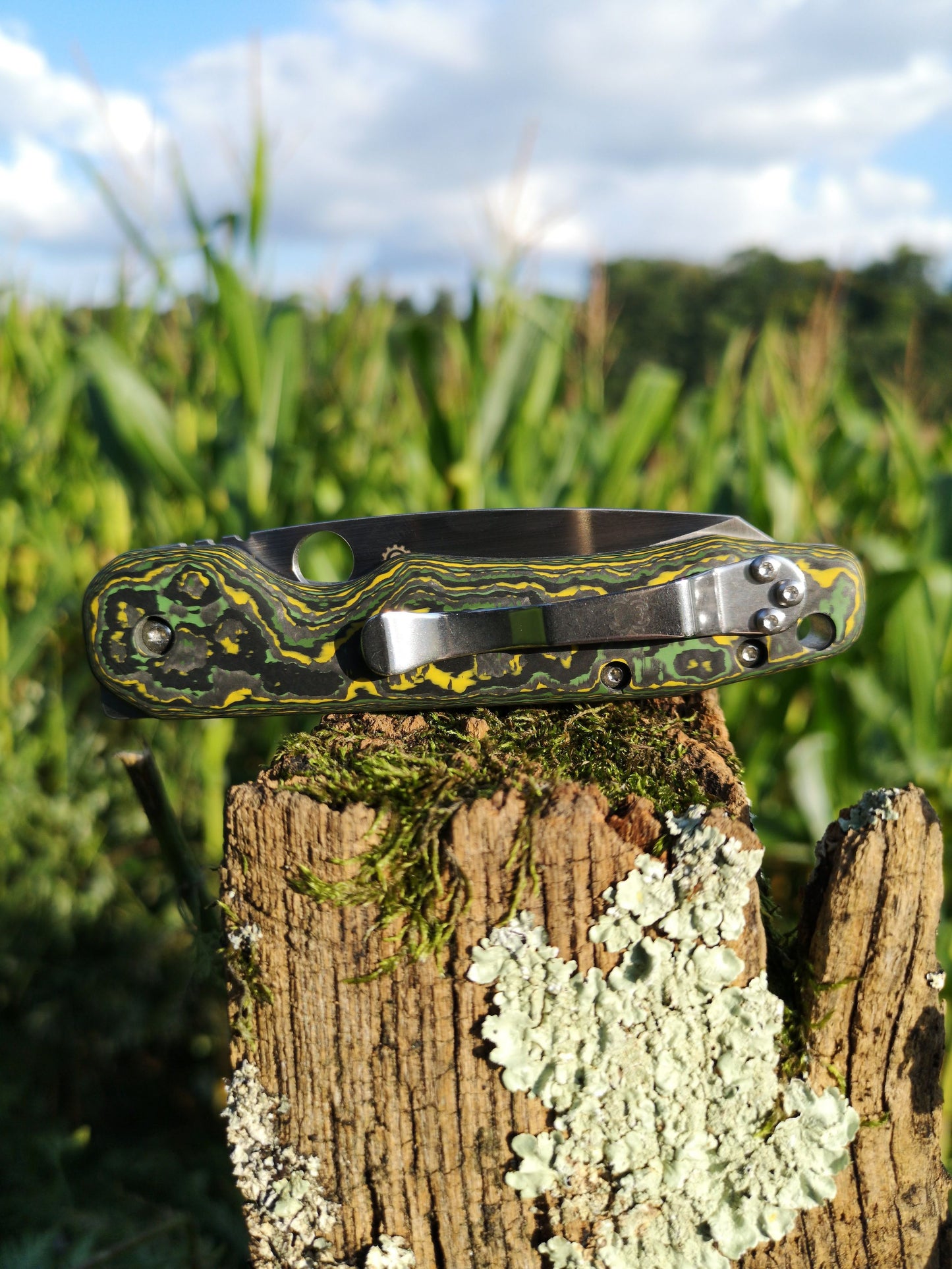 Scales in Carbon by Fatcarbon for Spyderco Smock