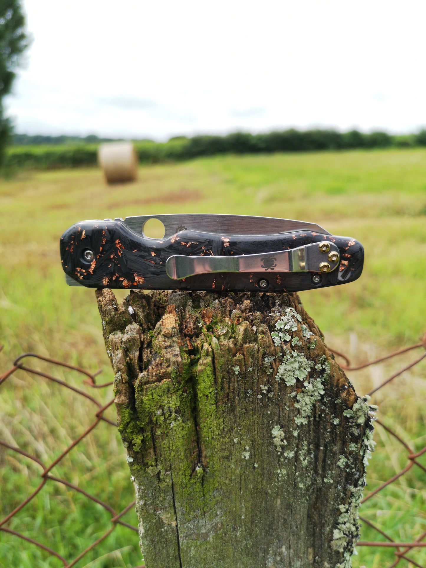 Scales in Shredded carbon for Spyderco Smock