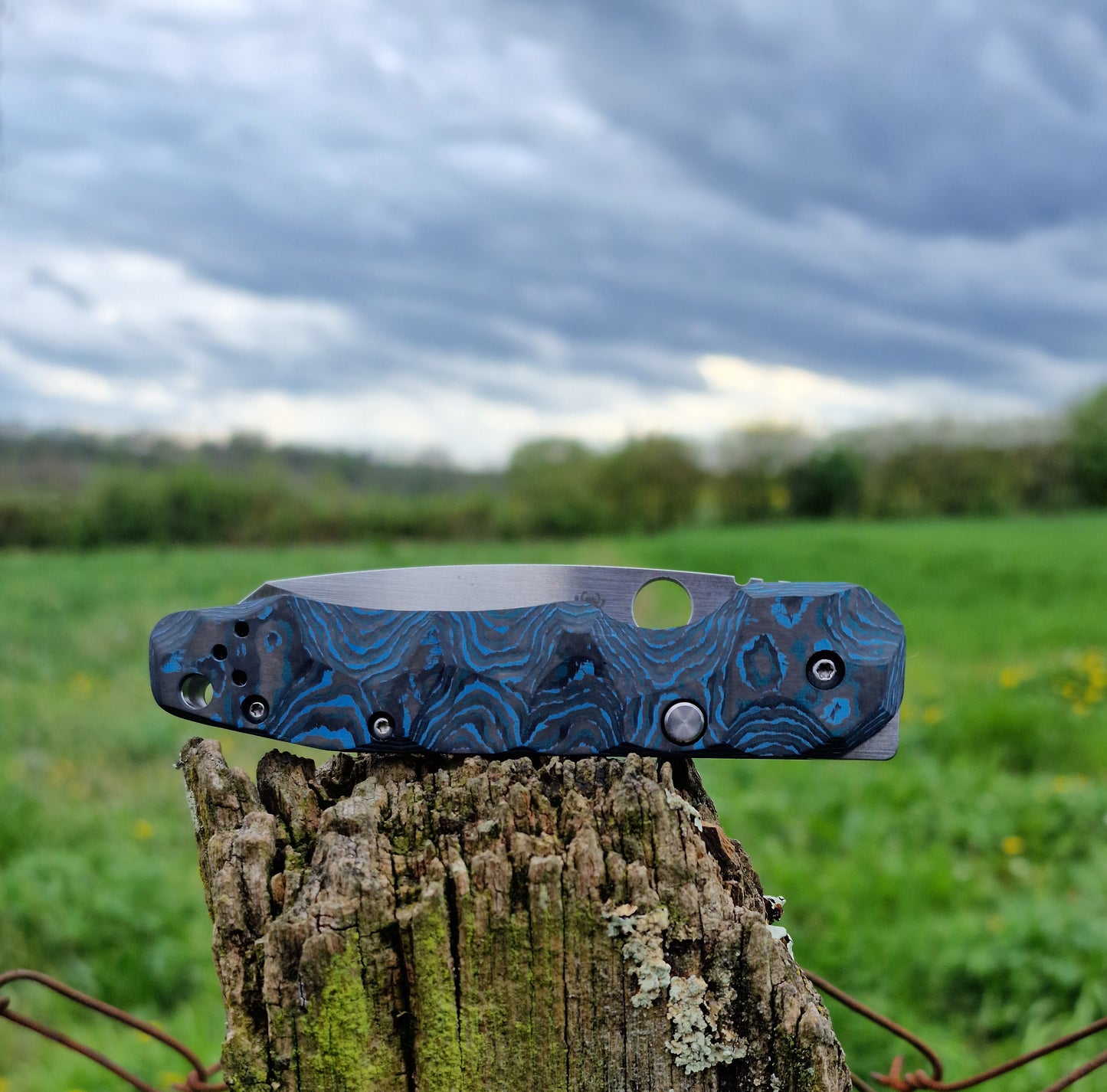 Scales in Carbon by Fatcarbon for Spyderco Smock