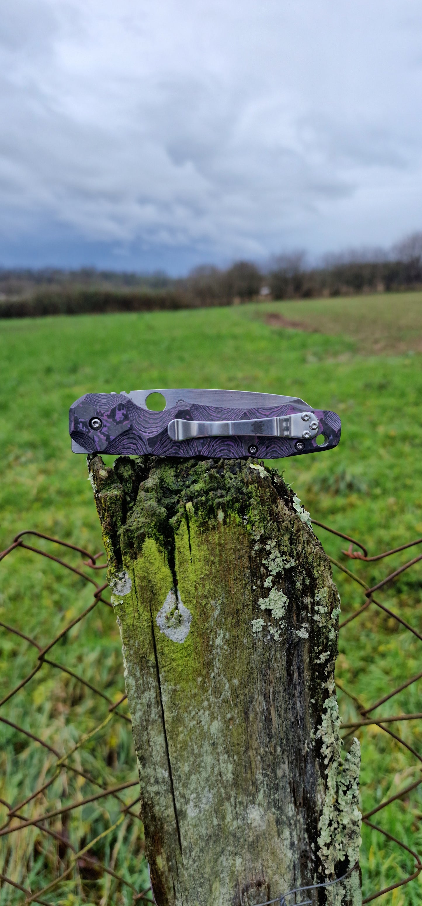Scales in Carbon by Fatcarbon for Spyderco Smock