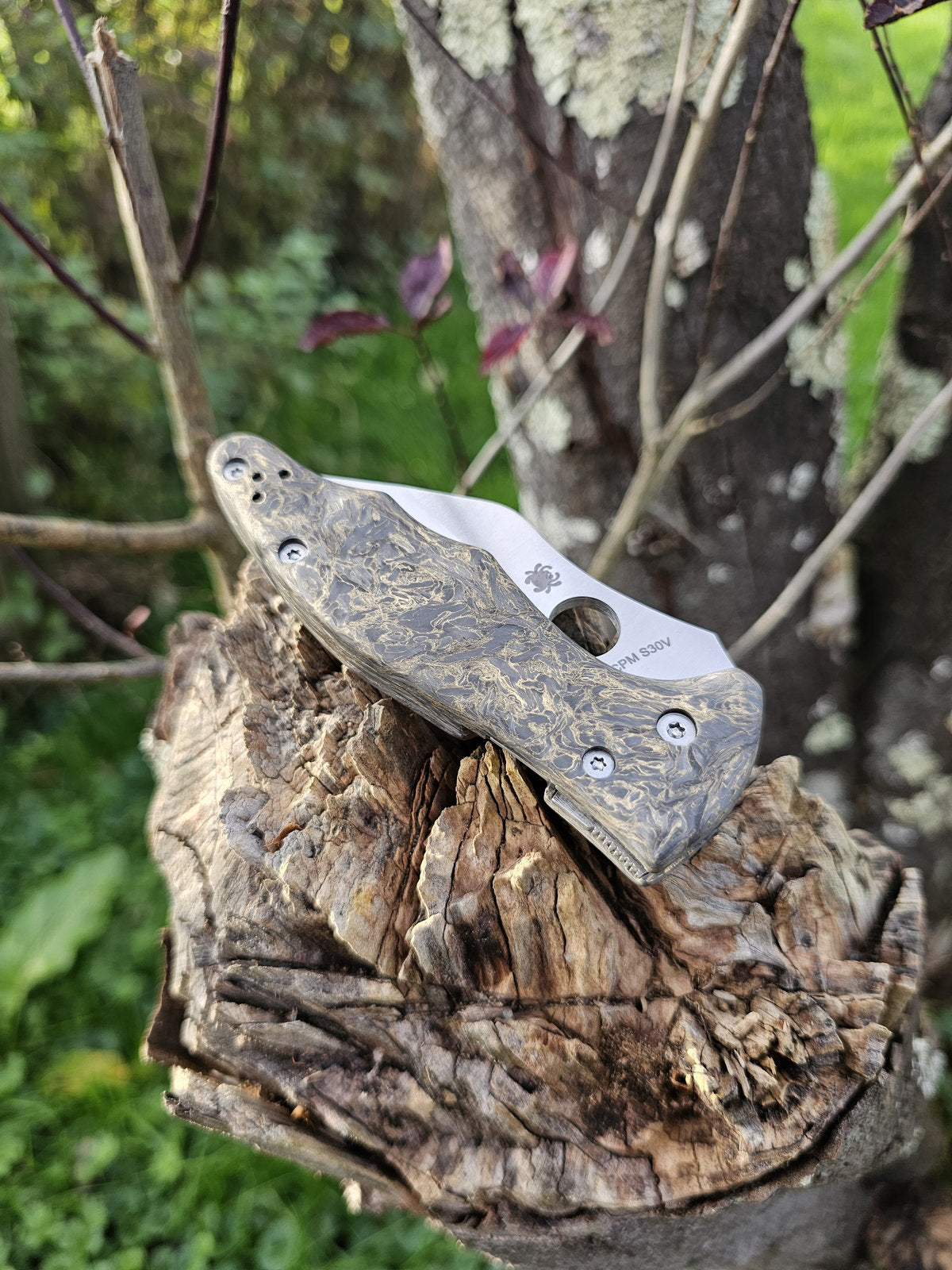 Scales in Carbon by Fatcarbon for Spyderco Yojimbo/Yojumbo