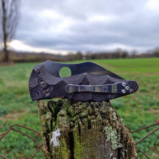 Scales in Carbon by Fatcarbon for Spyderco Yojimbo/Yojumbo