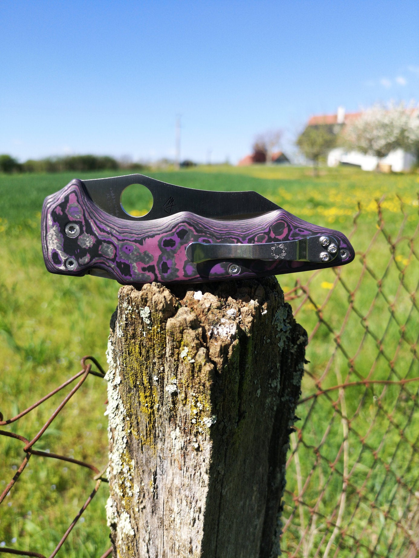 Scales in Carbon by Fatcarbon for Spyderco Yojimbo/Yojumbo